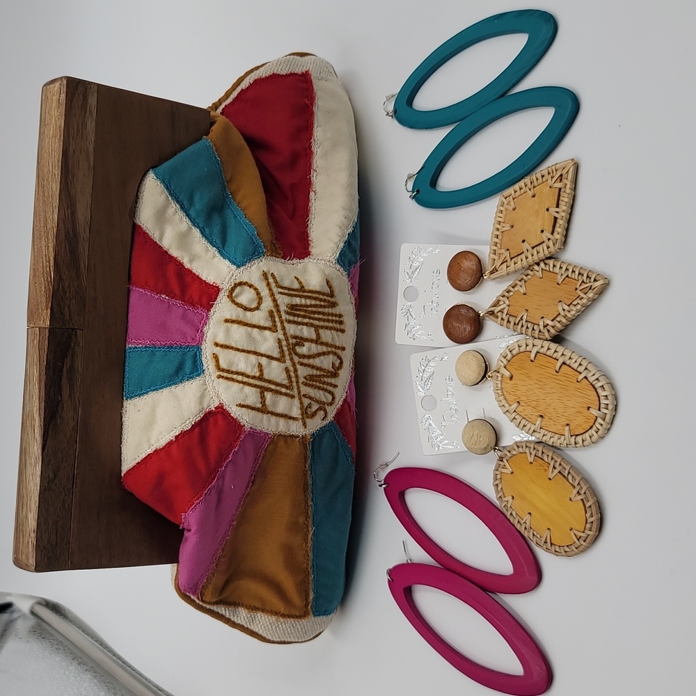 Non wristlet clutch